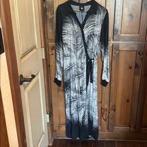 Black Long Sleeve V-Neck Resort Gown NWT